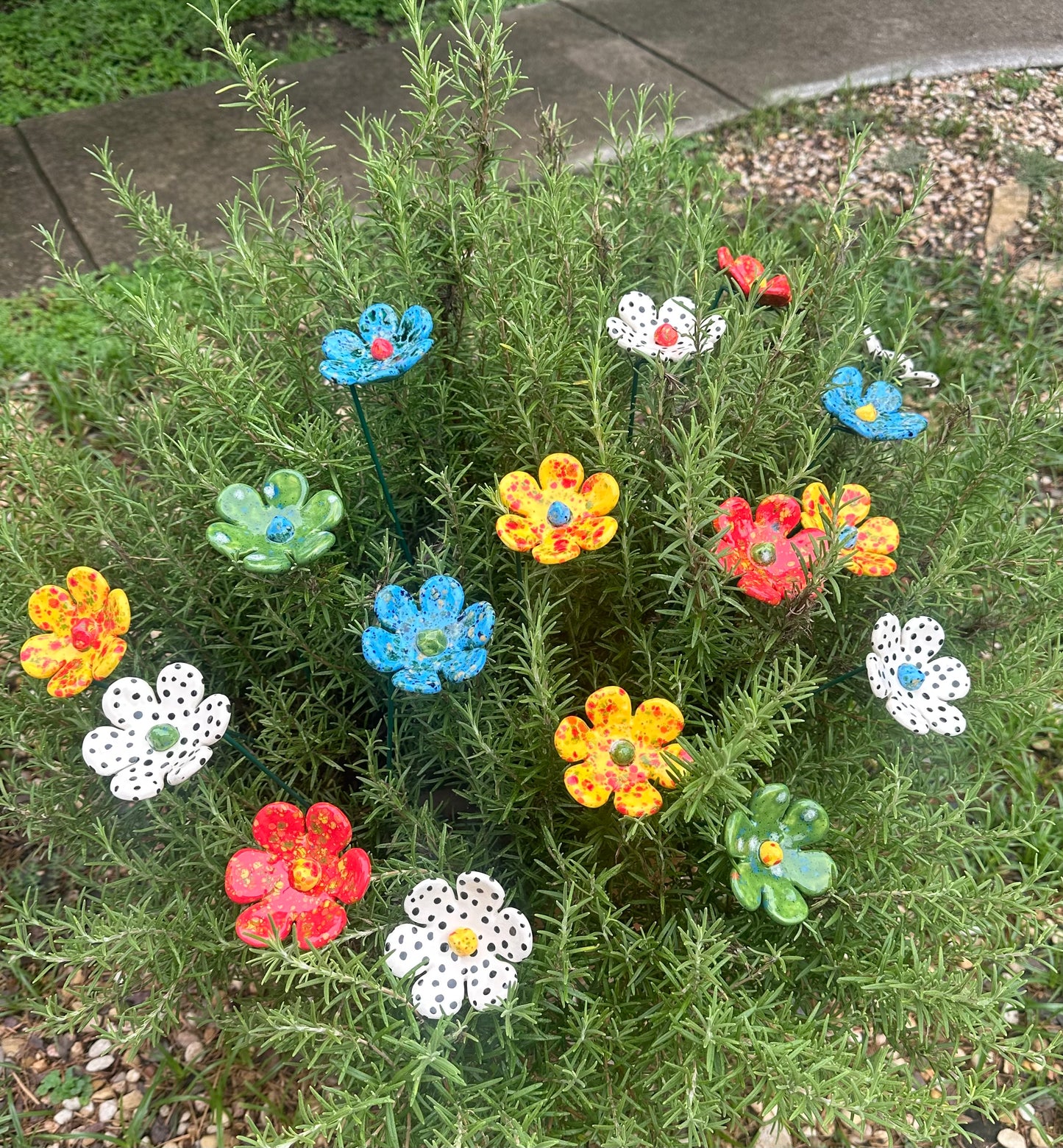 Flower Art Stakes - BlackWhite with Yellow center