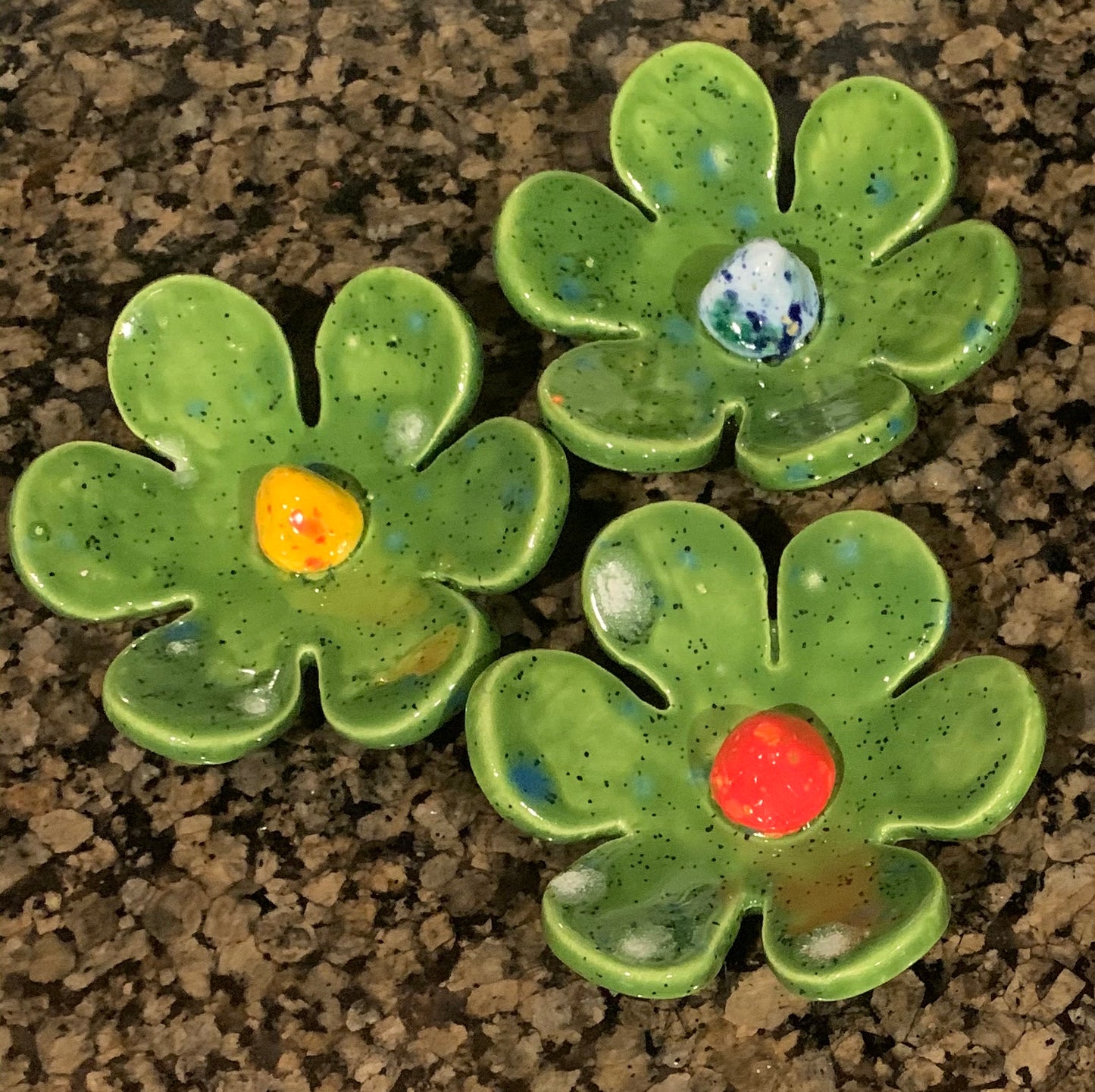 Flower Art Stake - Green with Blue center
